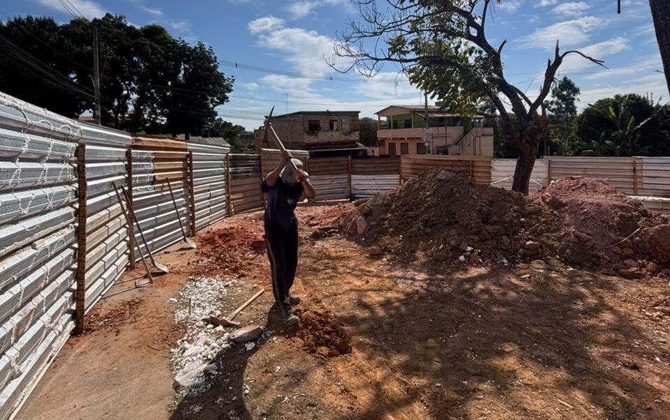 Revitalização da Praça dos Amigos avança no bairro Chapada, em Santo Antônio do Leite