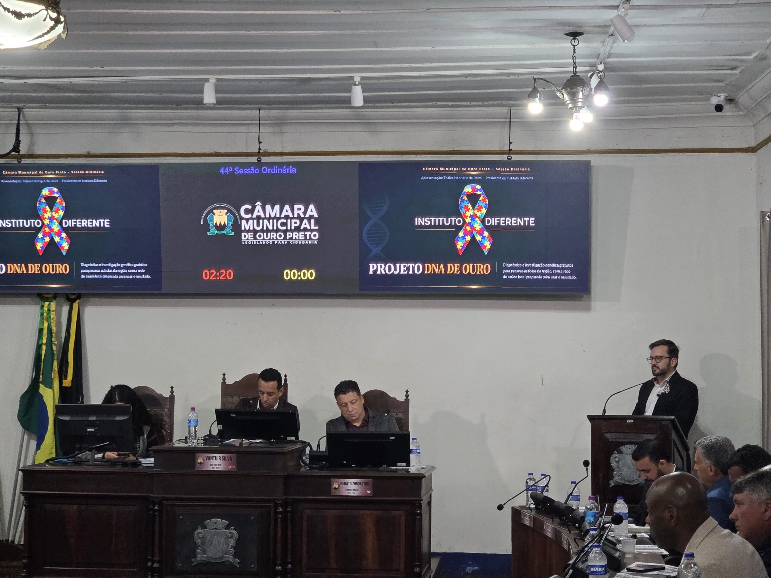 Câmara de Ouro Preto recebe representantes do Instituto Diferente, iniciativa de apoio a pessoas com Transtorno do Espectro Autista