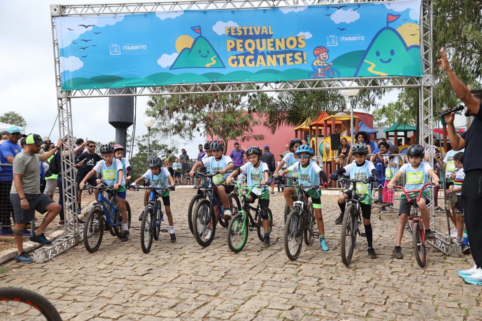 Festival Pequenos Gigantes reúne crianças em manhã de esporte e diversão no Alto do Cristo