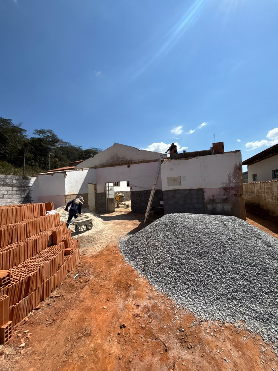 Demolições chegam à fase final e capela velório de Santa Rita começa a ganhar nova estrutura