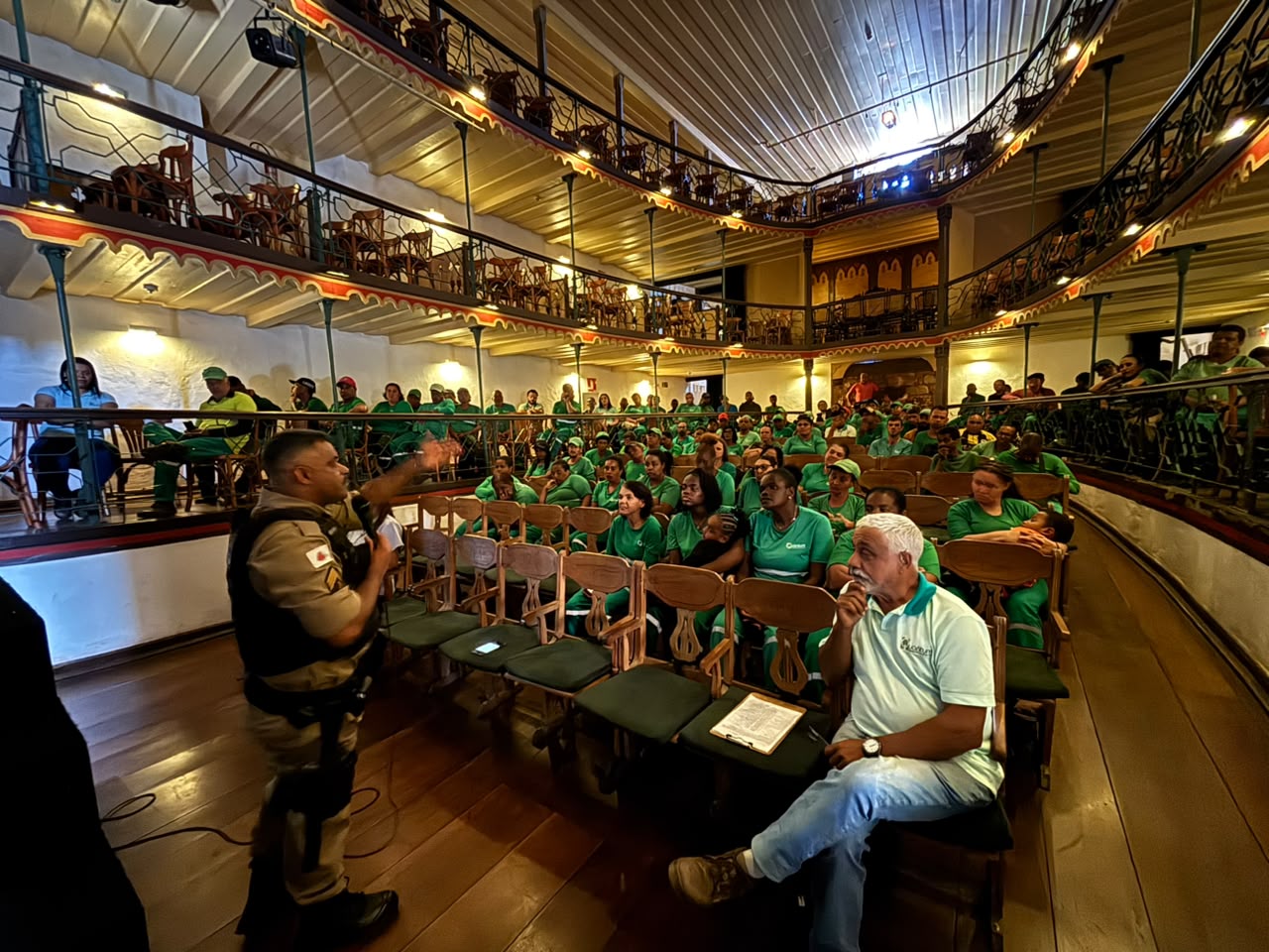 Agosto Lilás leva informação e conscientização aos profissionais da Limpeza Urbana de Ouro Preto