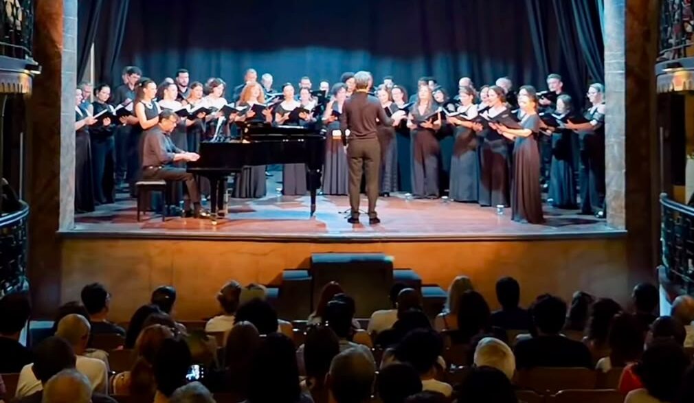 Concerto gratuito do Coro da OSESP marca tarde de Dia dos Pais em Ouro Preto
