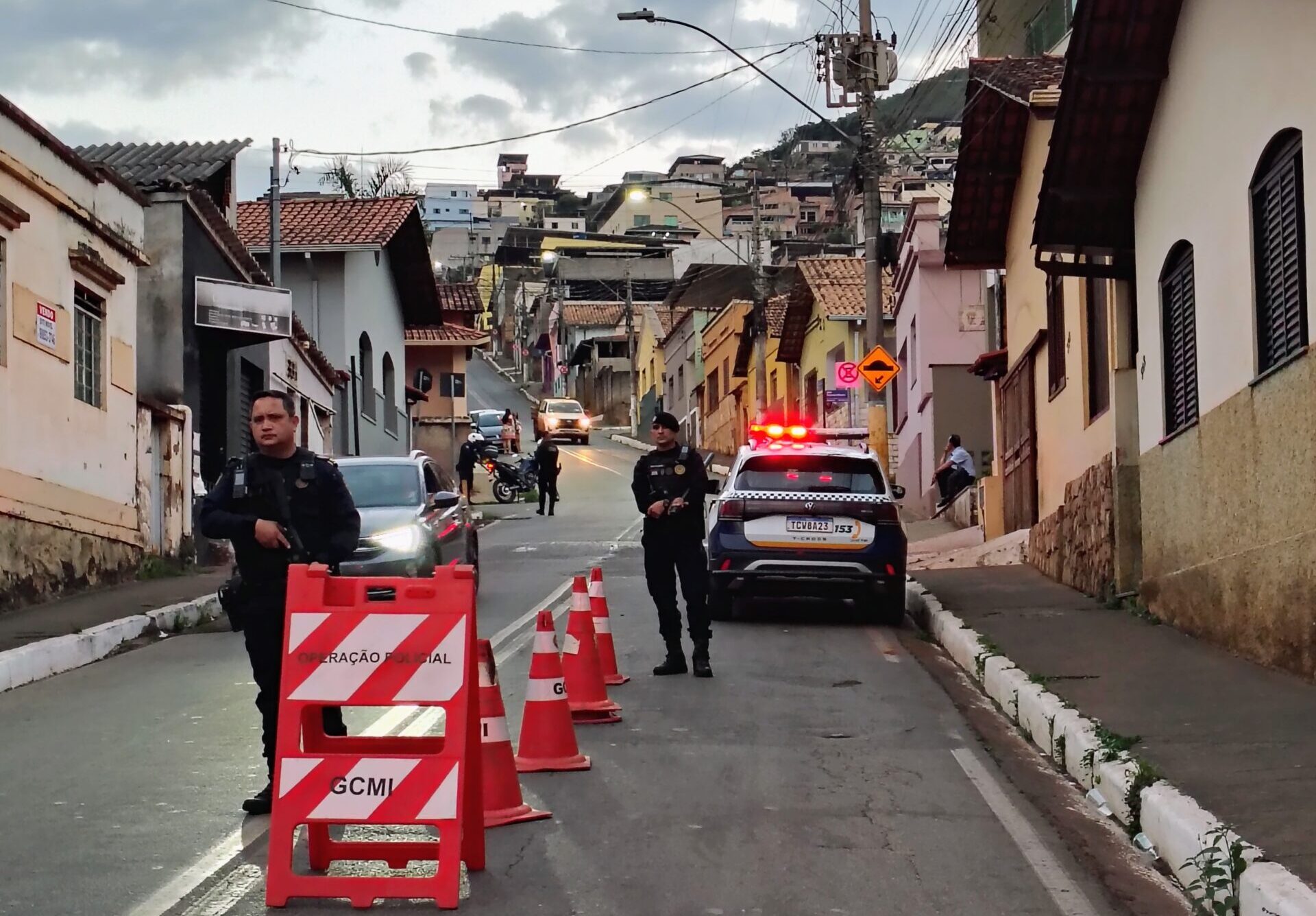 GCM de Itabirito realiza operação de trânsito combatendo manobras perigosas na Vila Gonçalo