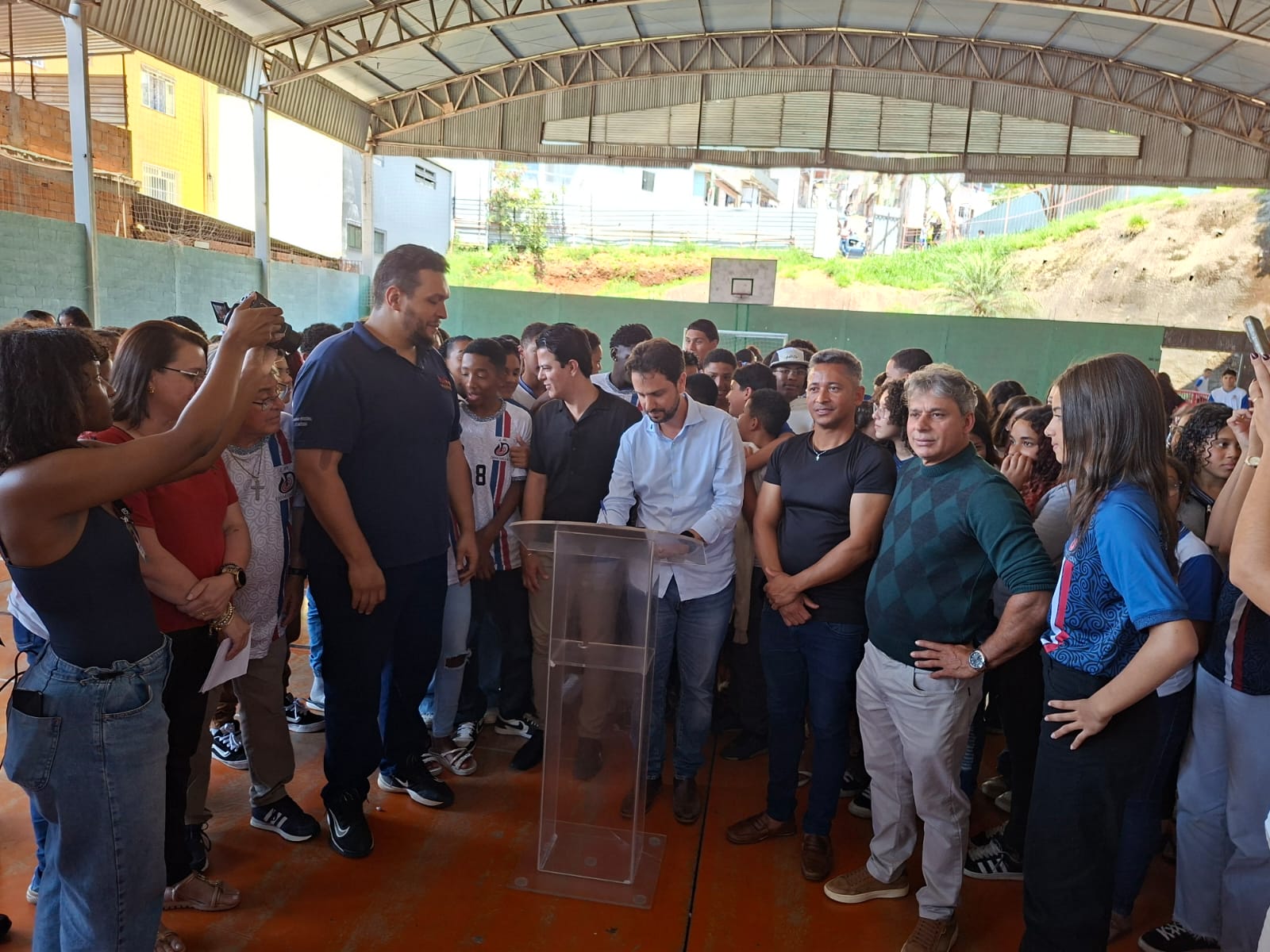 Assinada ordem de serviço que autoriza ampliação de salas de aula e reforma da quadra da escola Dom Oscar de Oliveira, em Mariana