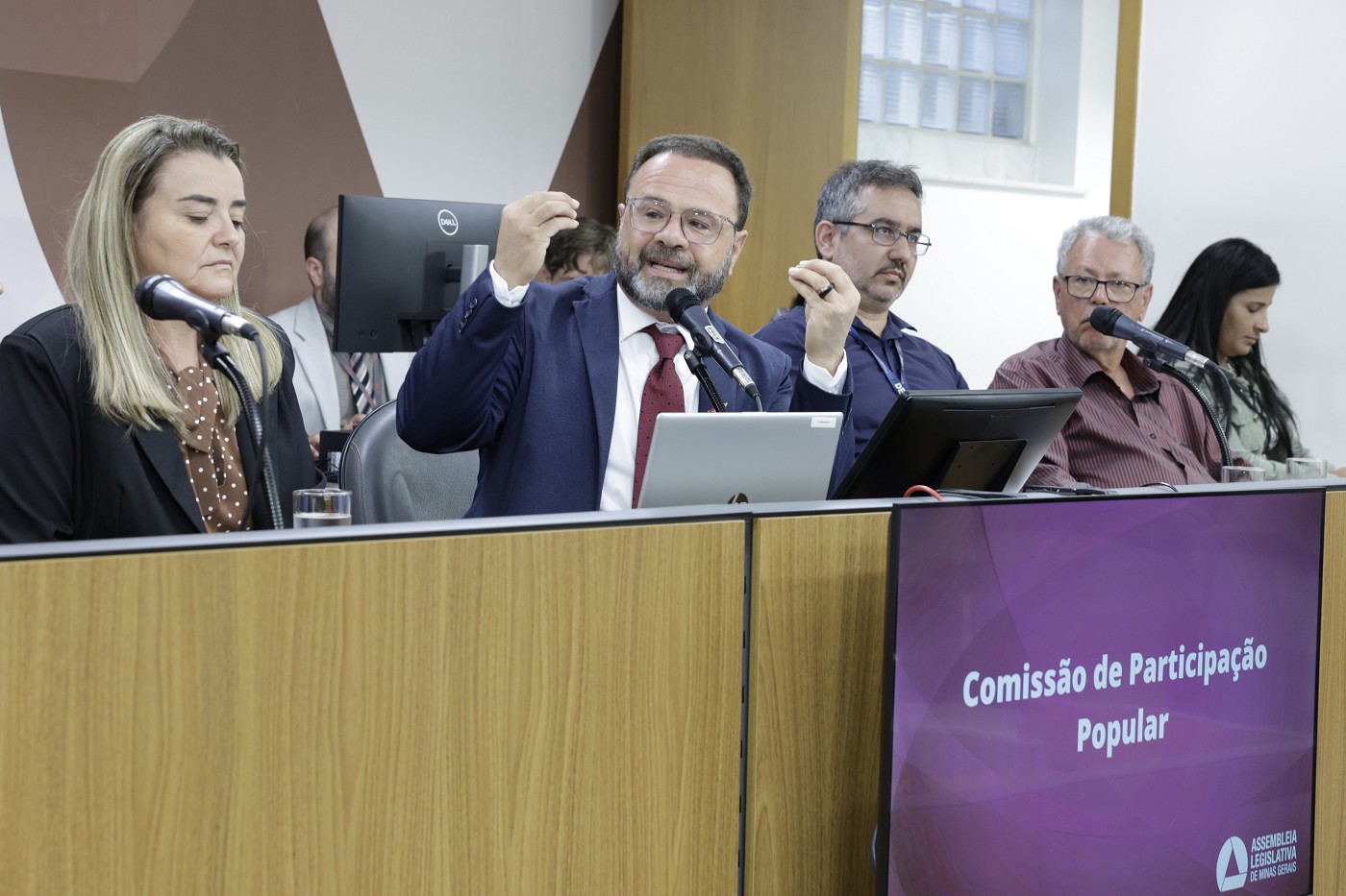 DER-MG cancela obras para recuperar a MG-129 entre Ouro Preto e Ouro Branco; Leleco Pimentel afirma que Governo de Minas mentiu para a população