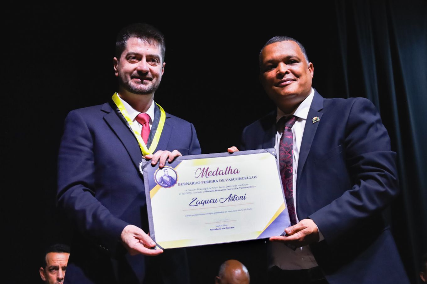 Chefe de gabinete da Prefeitura de Ouro Preto, Zaqueu Astoni recebe medalha Bernardo Pereira de Vasconcellos