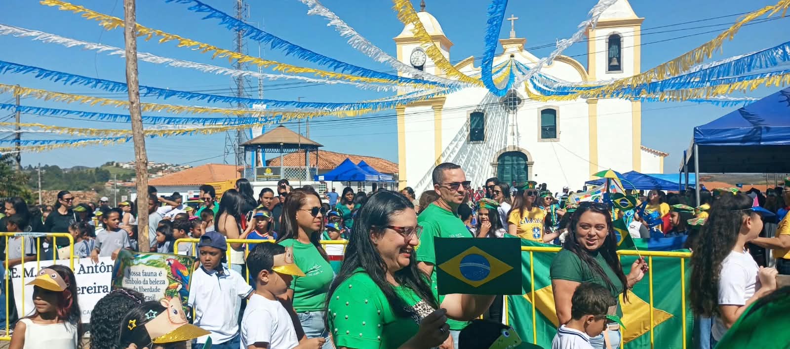 Semana da Pátria leva desfile e celebração à Cachoeira do Campo