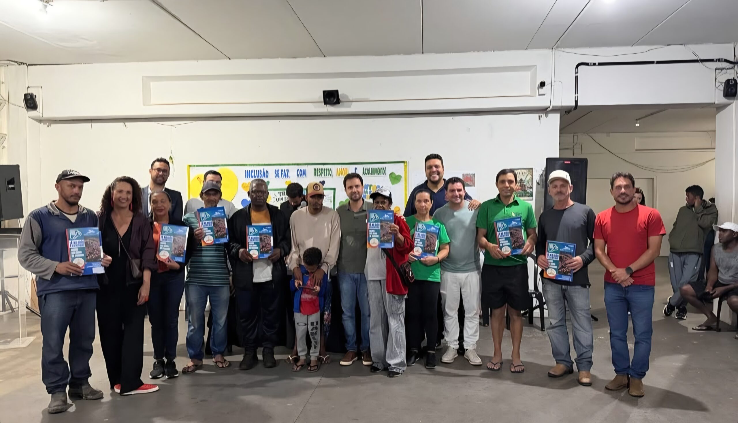 Prefeitura entrega títulos de propriedade a mais de 150 famílias de Mariana