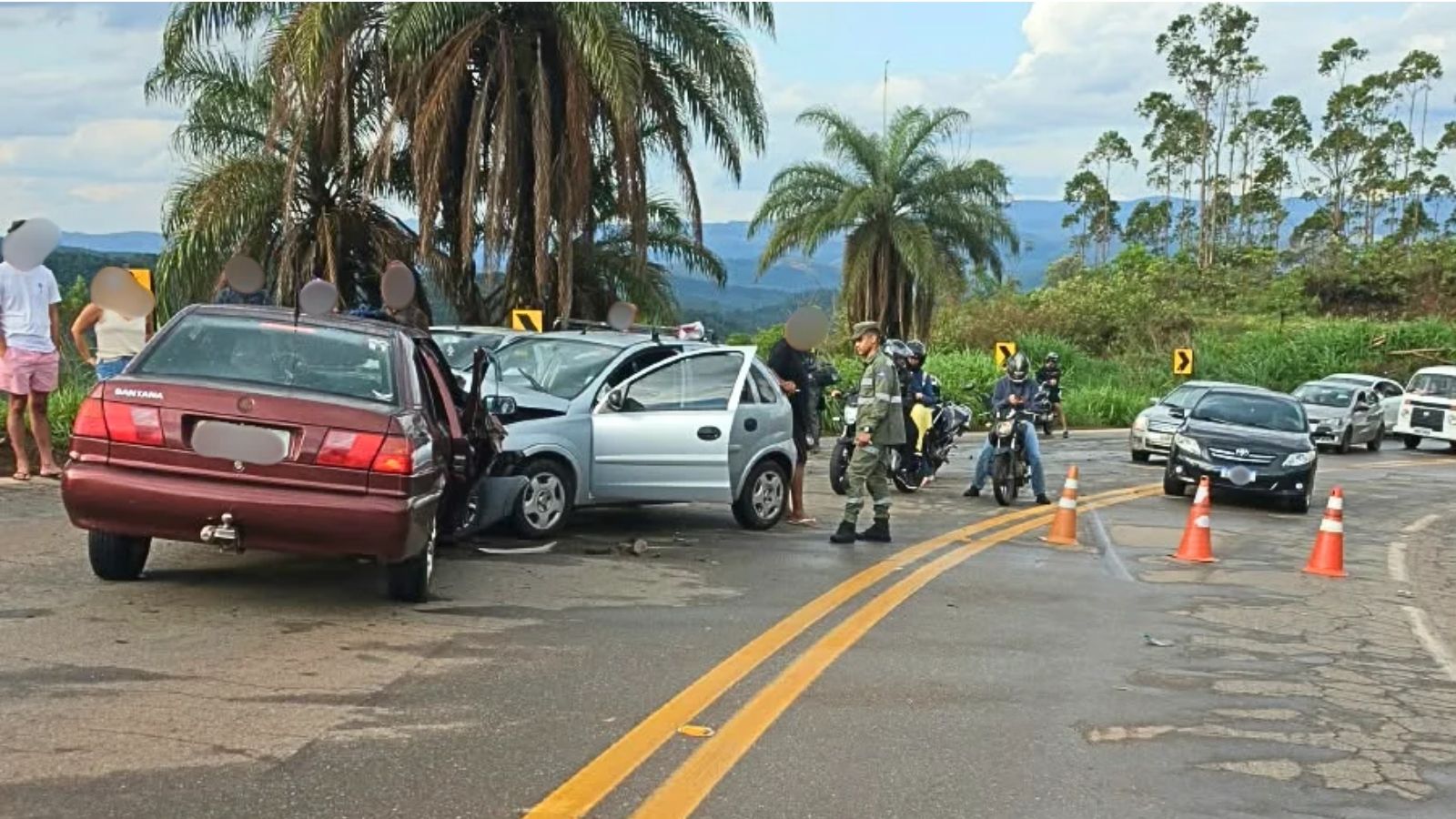 Acidente envolvendo três veículos deixa sete feridos em Itabirito