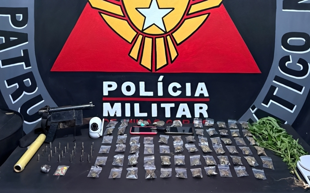 PM apreende submetralhadora e drogas no bairro Antônio Dias, em Ouro Preto