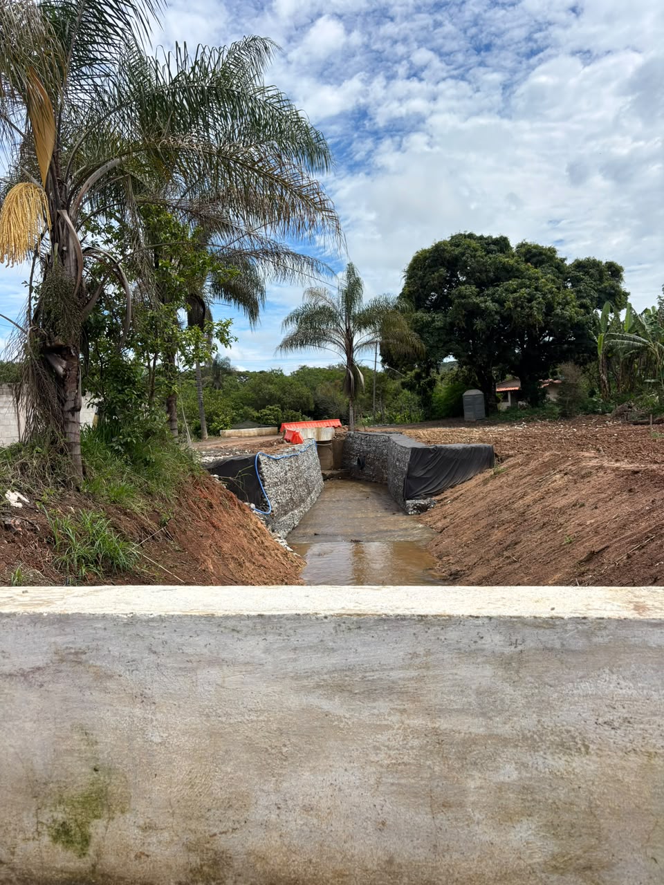 Duas pontes no Maracujá recebem mais de 40 metros de contenção contra erosões
