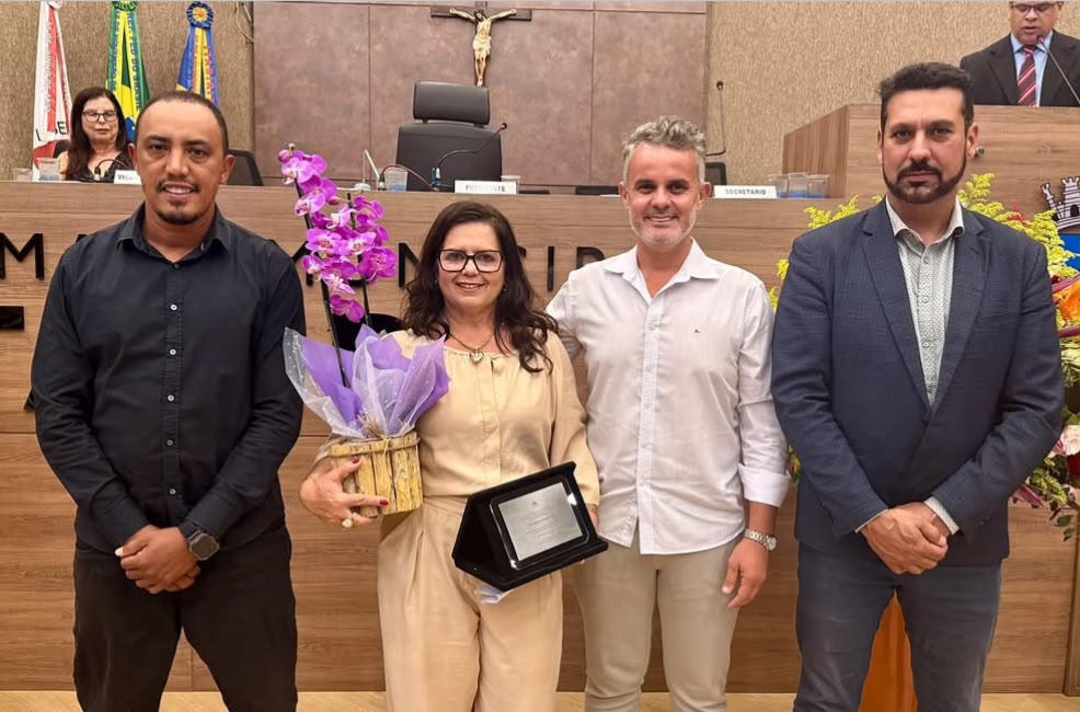 Câmara de Itabirito entrega Prêmio Professor Nota 10 a três educadoras